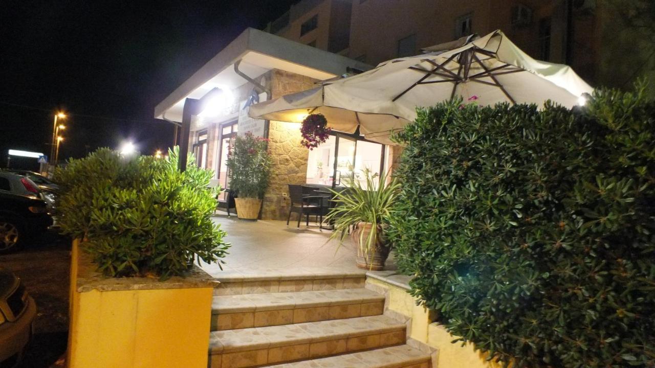 רוסולינה מארה Hotel Umberto מראה חיצוני תמונה